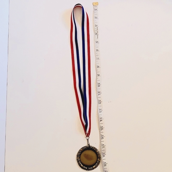 Blank award medal - Picture 3 of 7